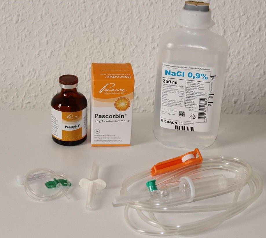 Pascorbin-Komplettset mit 250 ml Kochsalzlösung 0,9% und Venofix G21 grün